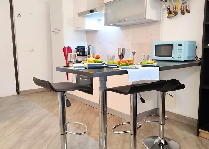 Hbhall Porta Romana Apartment